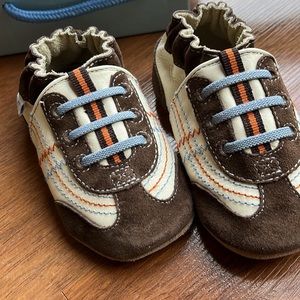 Robeez soft sole shows for baby 12-18 month moccasins brown cream NWT IN BOX